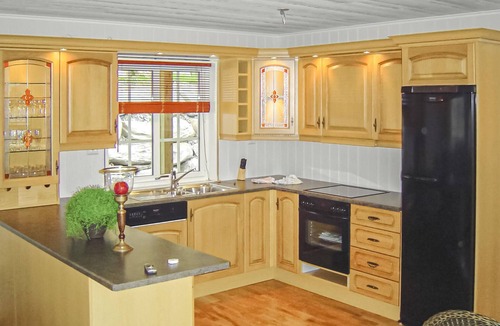 Hundeidvik House | 4 bedroom cozy home in Hundeidvik