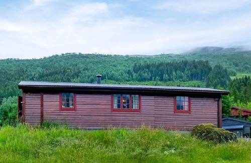 Eid House | 4 bedroom lovely home in Nordfjordeid
