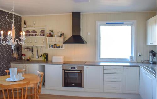 Utaker House | 4 Bedroom Lovely Home In Skånevik