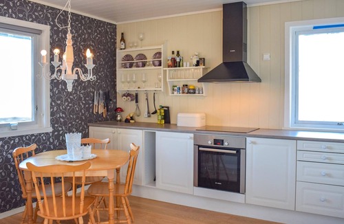 Utaker House | 4 bedroom lovely home in Skånevik