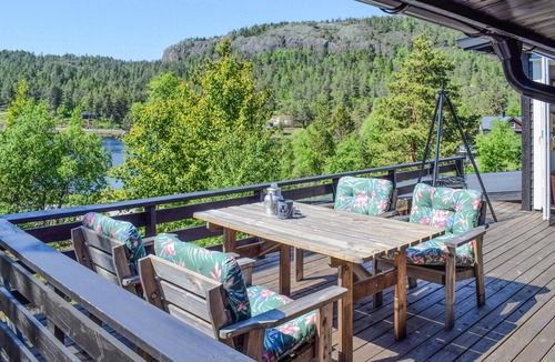 Nissedal House | 4 bedroom lovely home in Treungen