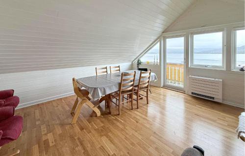 Finnoy Apartment | 4 Bedroom Nice Apartment In Skartveit
