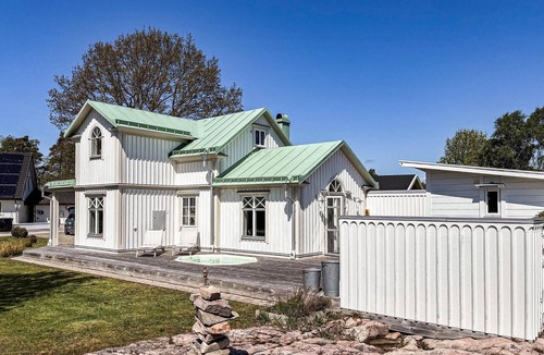 Hasslo House | 4 bedroom nice home in Hasslö