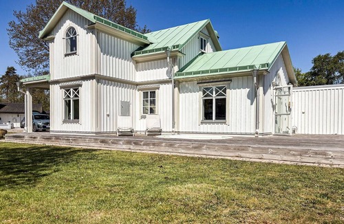Hasslo House | 4 bedroom nice home in Hasslö