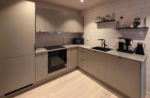 Vinje Apartment | 4 bedroom stunning apartment in Edland