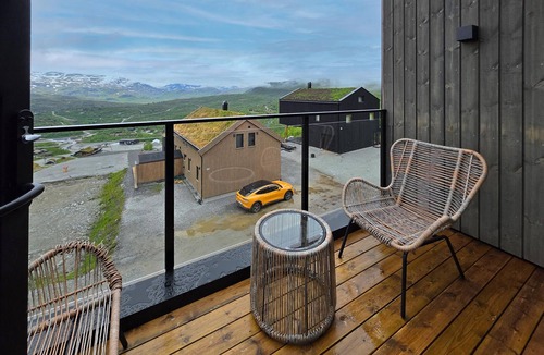 Vinje Apartment | 4 bedroom stunning apartment in Edland