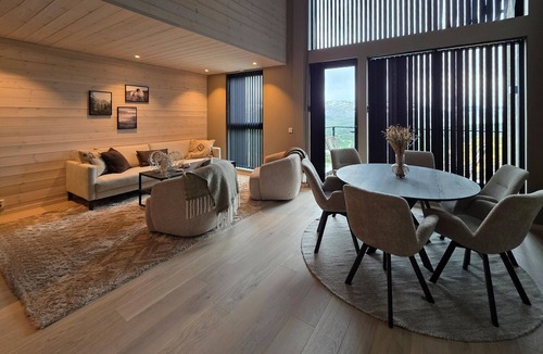 Vinje Apartment | 4 bedroom stunning apartment in Edland
