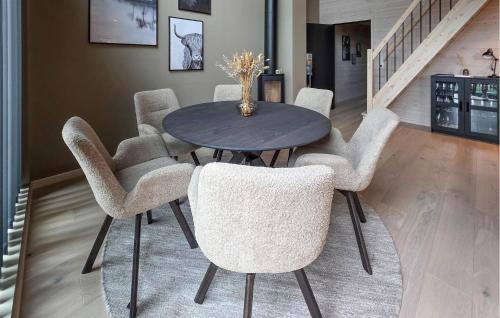 Vinje Apartment | 4 Bedroom Stunning Apartment In Edland