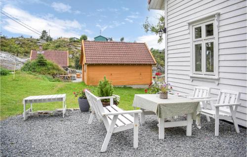 Lykling House | 4 Bedroom Stunning Home In Finnås