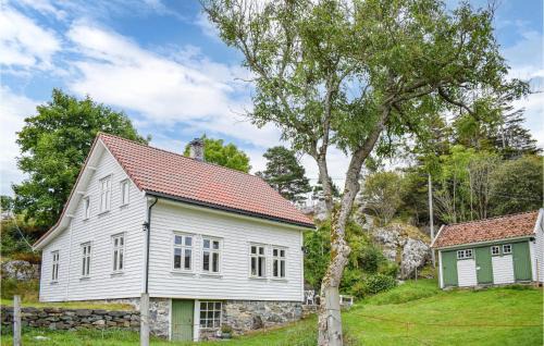 Lykling House | 4 Bedroom Stunning Home In Finnås