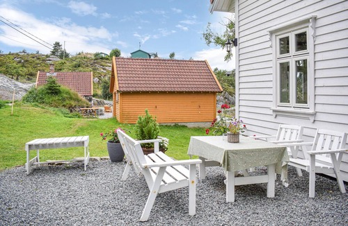 Lykling House | 4 bedroom stunning home in Finnås