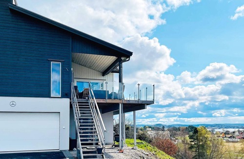 Hoviksnas House | 4 person holiday home in Höviksnäs