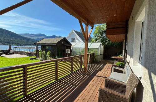 Nesset Apartment | 4 person holiday home in Eidsvåg