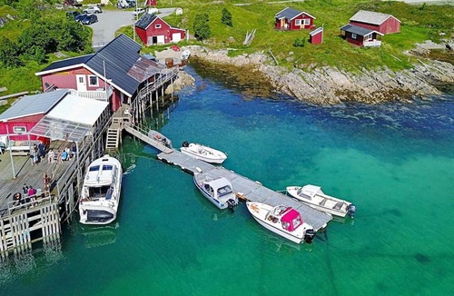 Tromso Apartment | 4 person holiday home in Rebbenes