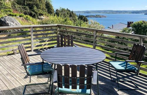 Hoviksnas House | 4 person holiday home in H viksn s
