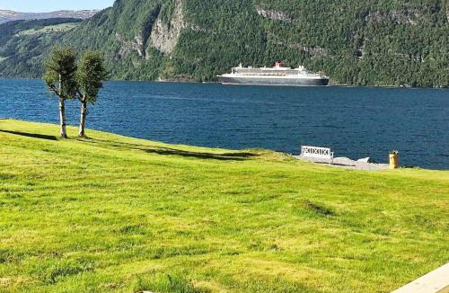 Stryn House | 4 person holiday home in Utvik-By Traum