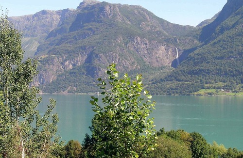 Luster Apartment | 4 person holiday home in Høyheimsvik