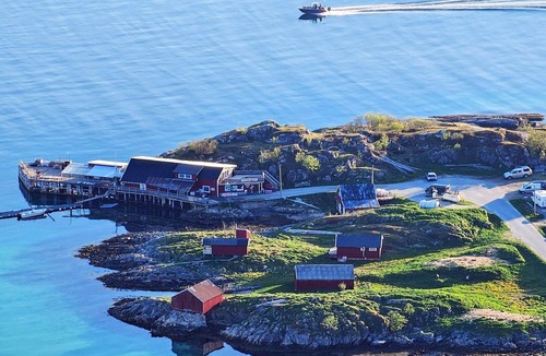 Tromso House | 4 person holiday home in Rebbenes