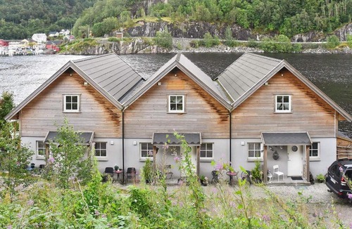 Leirvik House | 4 star holiday home in Leirvik i Sogn