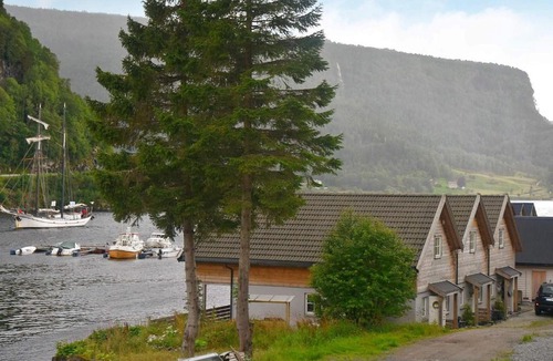 Leirvik House | 4 star holiday home in Leirvik i Sogn