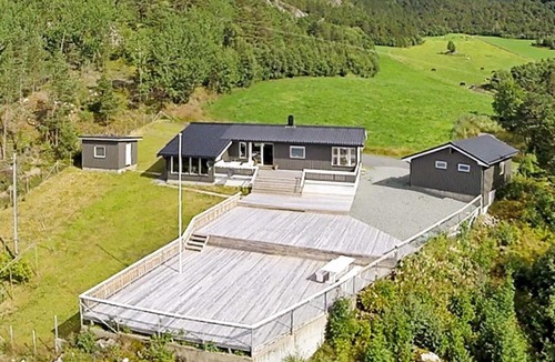 Snillfjord House | 4 star holiday home in Sundlandet