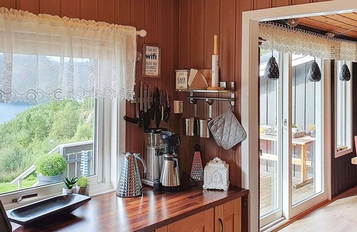 Snillfjord House | 4 star holiday home in Sundlandet