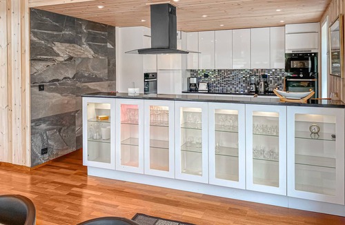Eidsvag House | 5 bedroom awesome home in Eidsvåg i Romsdal
