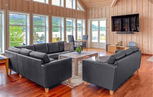 Eidsvag House | 5 Bedroom Awesome Home In Eidsvåg I Romsdal