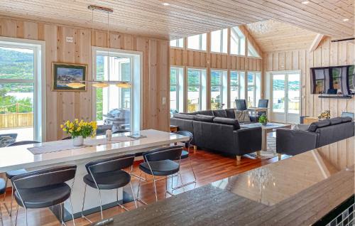 Eidsvag House | 5 Bedroom Awesome Home In Eidsvåg I Romsdal