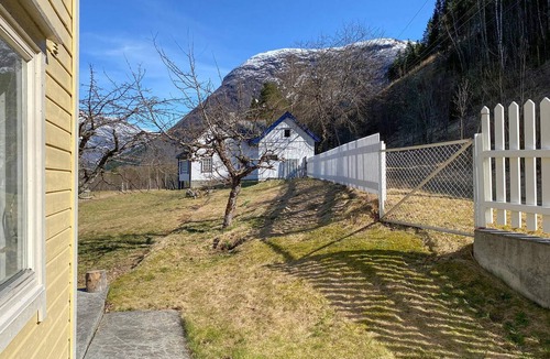 Valldal House | 5 bedroom awesome home in Valldal