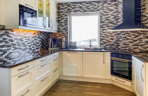 Bogoyvaer House | 5 bedroom beach front home in Kverva