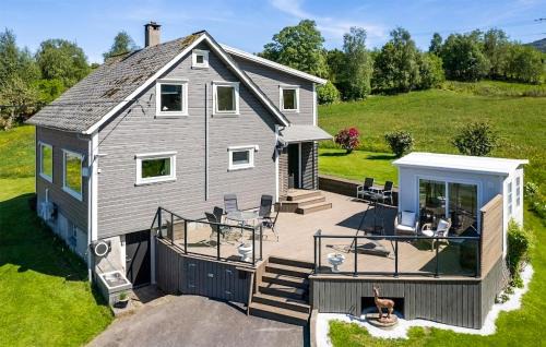 Bjoa House | 5 Bedroom Cozy Home In Bjoa