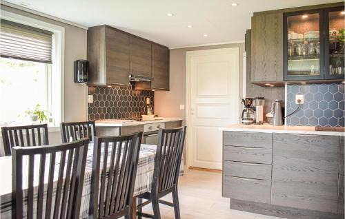 Bjoa House | 5 Bedroom Cozy Home In Bjoa