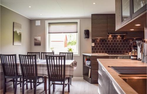 Bjoa House | 5 Bedroom Cozy Home In Bjoa