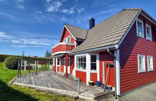 Austrheim House | 5 bedroom gorgeous home in Austrheim