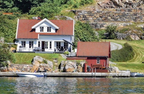 Lyngdal House | 5 bedroom gorgeous home in Korshamn