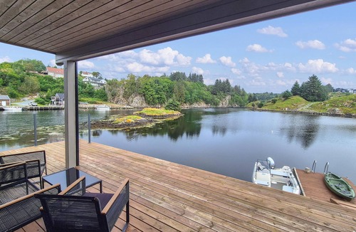Meling House | 5 bedroom gorgeous home in Bremnes