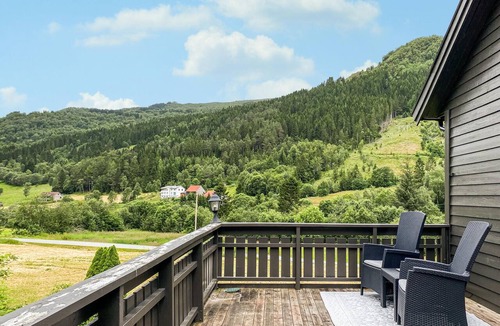 Vanylven House | 5 bedroom lovely home in Syvde
