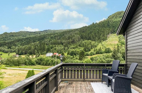 Vanylven House | 5 Bedroom Lovely Home In Syvde