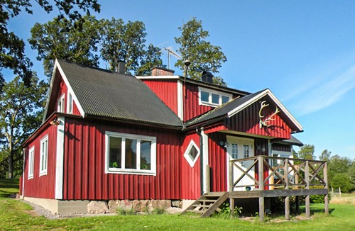 Ljushult House | 5 bedroom nice home in LIDHULT