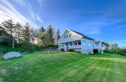 Farsund House | 5 bedroom nice home in Vanse