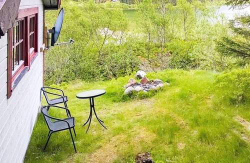 Meloy House | 5 person holiday home in Engavågen