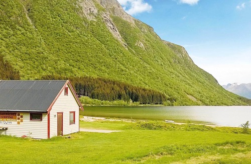 Meloy House | 5 person holiday home in Engavågen