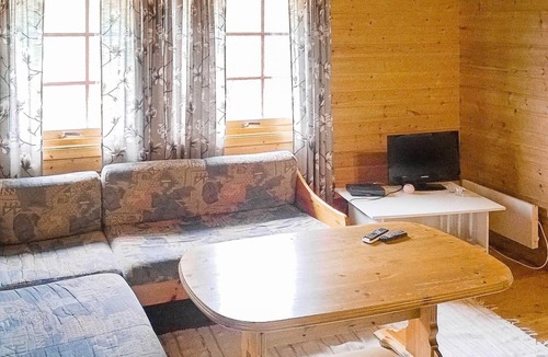 Meloy House | 5 person holiday home in Engavågen