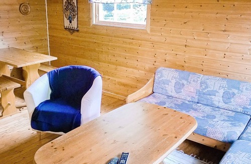 Meloy House | 5 person holiday home in Engavågen