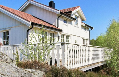 Ulstein Municipality House | 5 person holiday home in GURSKØY