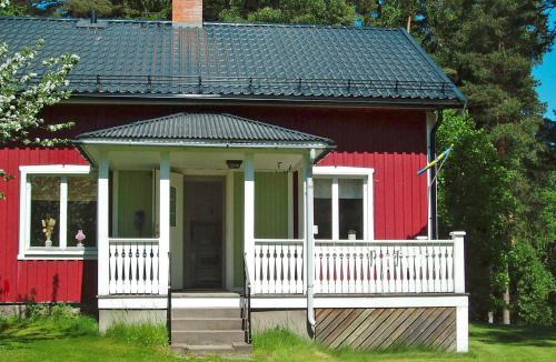 Arvika Municipality House | 5 person holiday home in ARVIKA-By Traum