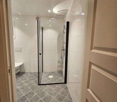Laksevag Apartment | 6-Bedroom Apartment with Scenic Views