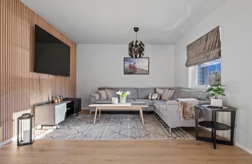Sogndal House | 6 bedroom house with great view