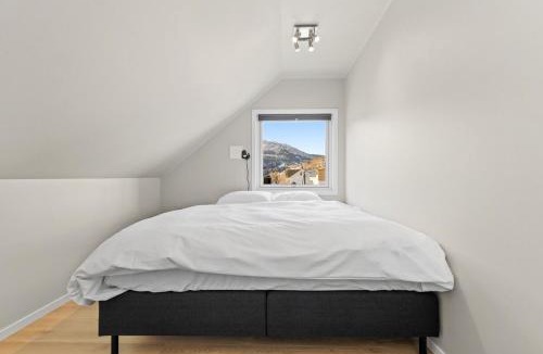Sogndal House | 6 bedroom house with great view